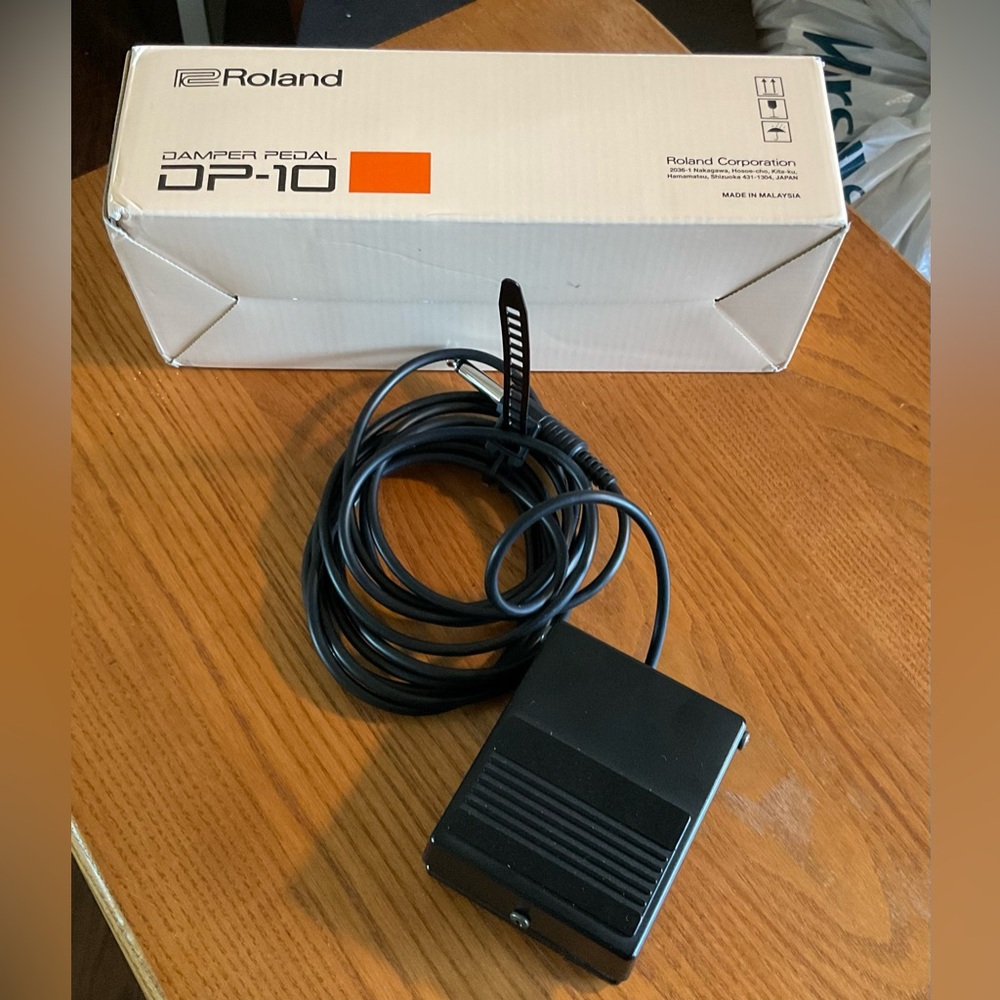 Roland DP-2 Pedal with Black Finish